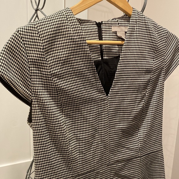 Nice dress 10 - Picture 2 of 8